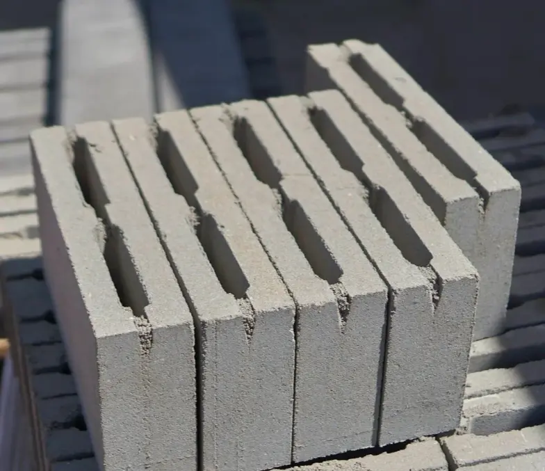 Перегородочный пустотелый пескоцементный камень 90