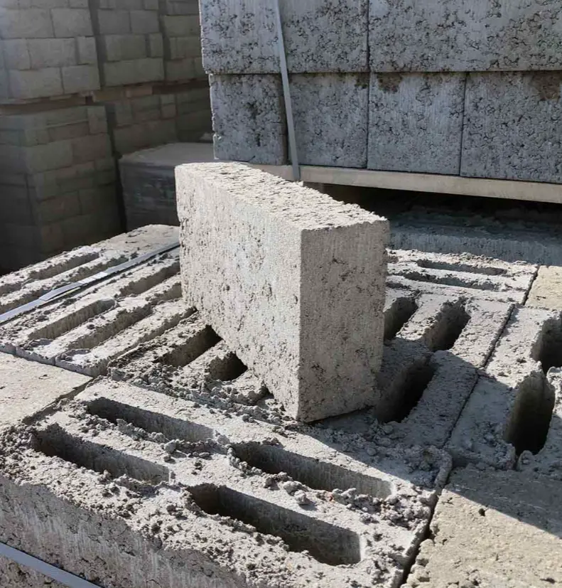 Перегородочный полнотелый керамзитобетонный блок 90