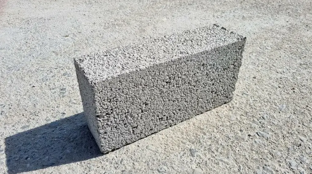 Перегородочный полнотелый керамзитобетонный блок 90