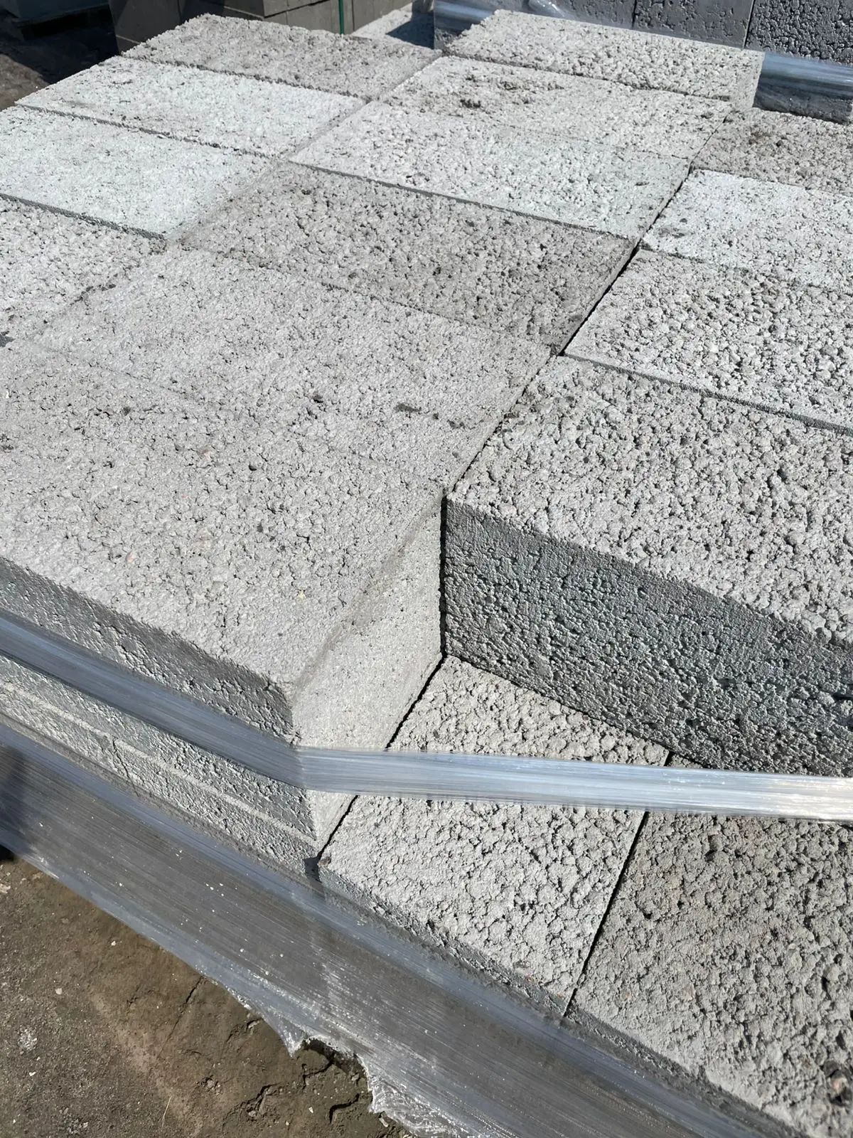 Керамзитобетонный полнотелый блок